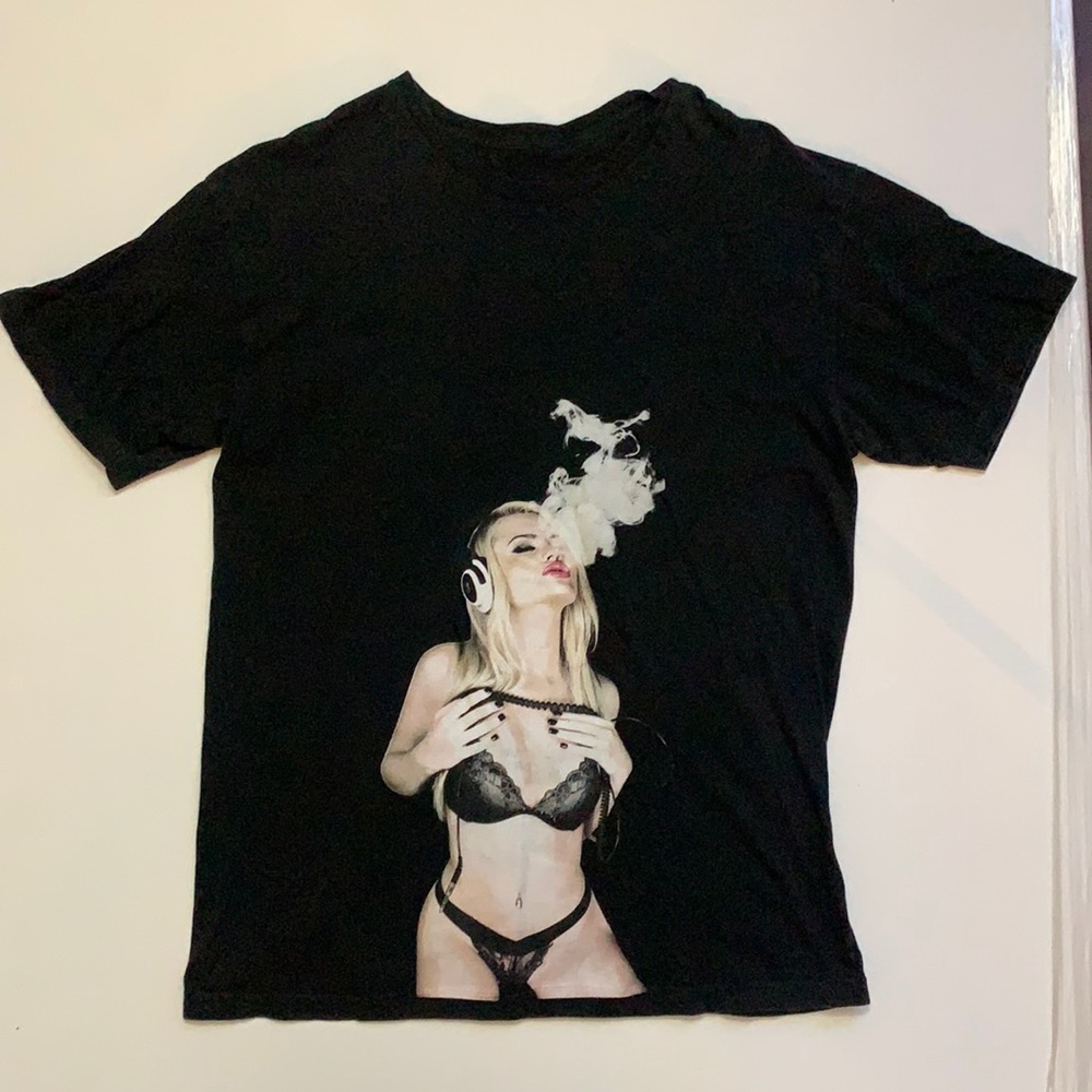 Smoking woman Large tshirt